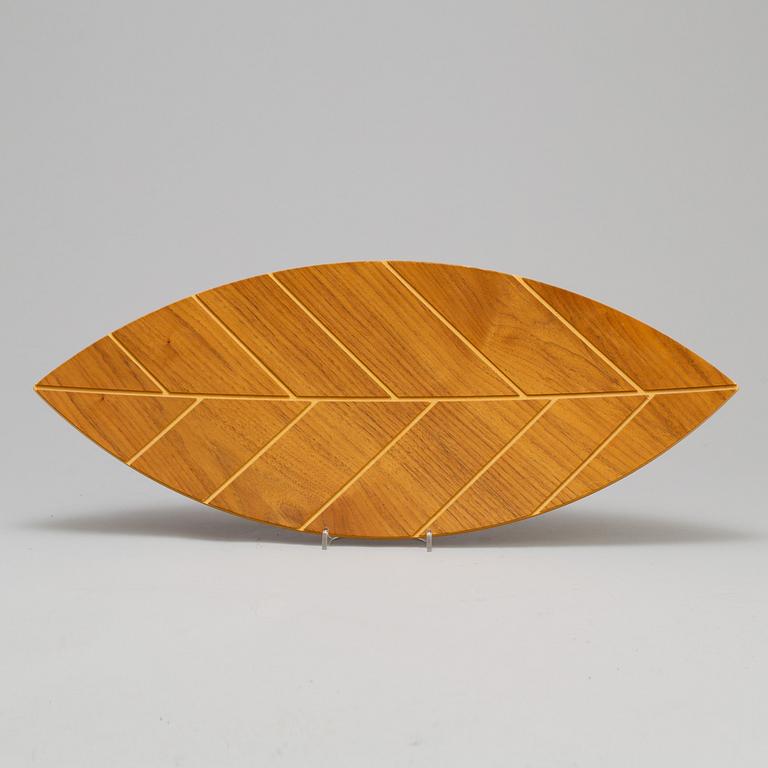 TAPIO ANTTILA, a 'Kuvio Leaf' wood dish, for Showroom Finland. Model designed in 2007.