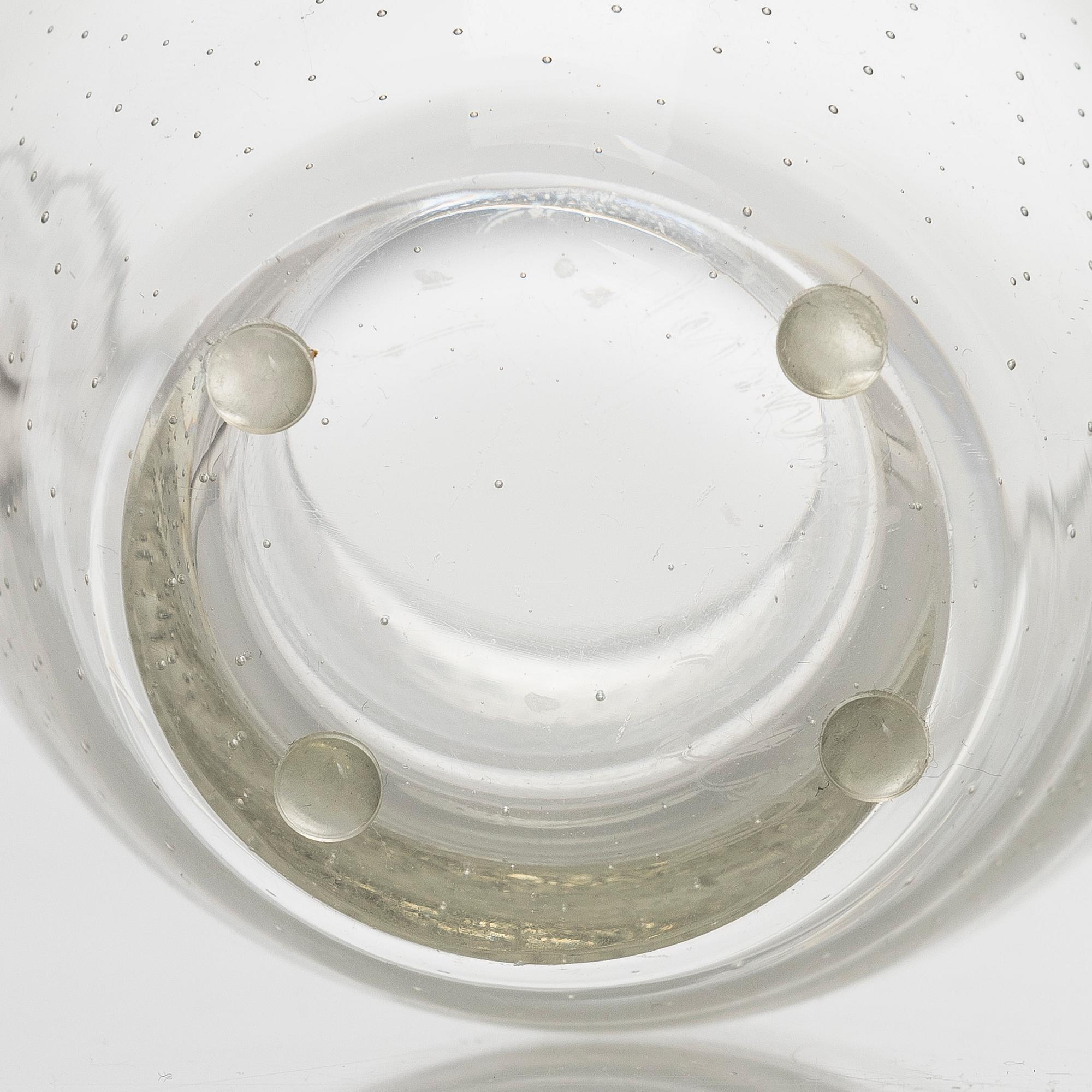 Gunnel Nyman, vaser, 2 st, modell "GN 3" och "GN 16". Signerade G. Nyman Notsjö 1947 och G. Nyman Nuutajärvi Notsjö.