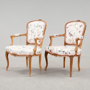 KARMSTOLAR, ett par. Louis XV-stil, 1800-tal.