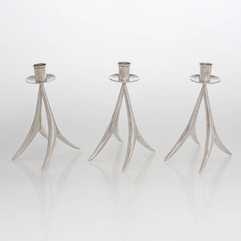 Anna-Greta Eker, Kynttilänjalkoja, 3 kpl, hopeaa, Auran Kultaseppä oy, Turku 1958 ja 1961.