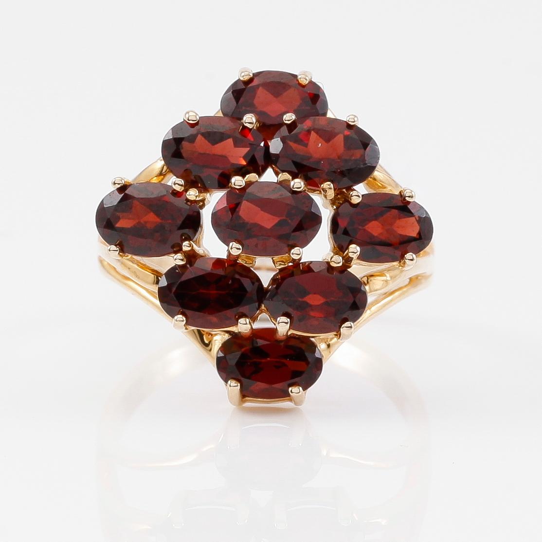 RING, 14K guld och granater tot ca 4.5 ct.