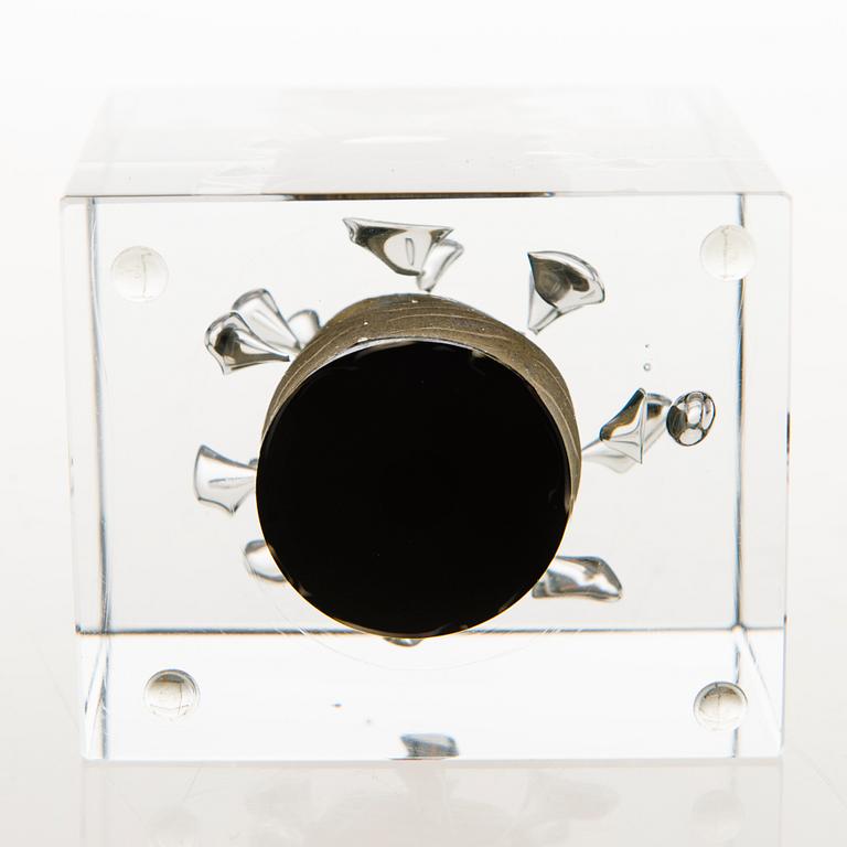 OIVA TOIKKA, AN ANNUAL CUBE, signed Oiva Toikka, Nuutajärvi 1979, numbered 872/2000.