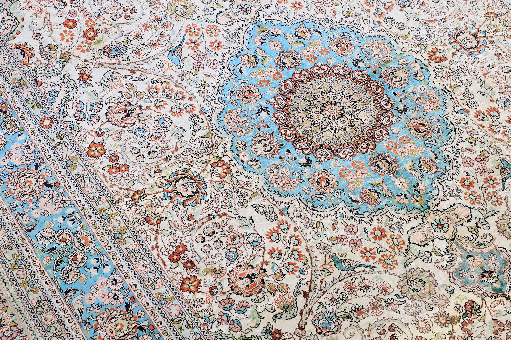 A RUG, orientalisk silke, ca 245 150 cm.