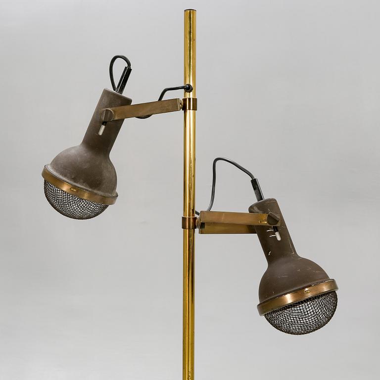 A late 20th century brass floor lamp.