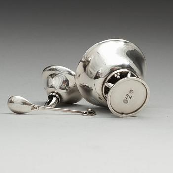 GEORG JENSEN, kryddkar med sked, Köpenhamn 1918, 830/1000 silver,