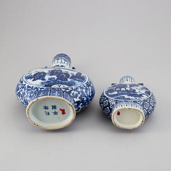 Two blue and white moon flasks, Qing dynasty, 19th Century.