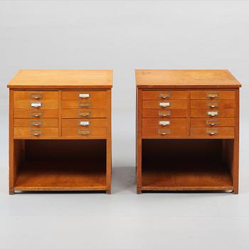 ARKIVSKÅP, ett par, omkring 1900-talets mitt.