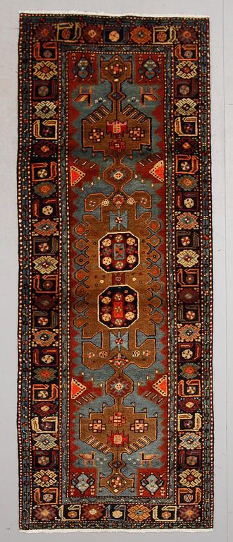 MATTA, Hamadan, ca 282 x 105 cm.