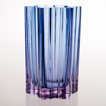 TAPIO WIRKKALA, VAS, blå- och lilatonat glas, signerad Tapio Wirkkala, 3513.