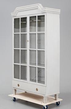 VITRINSKÅP, gustaviansk stil, 1800-tal.