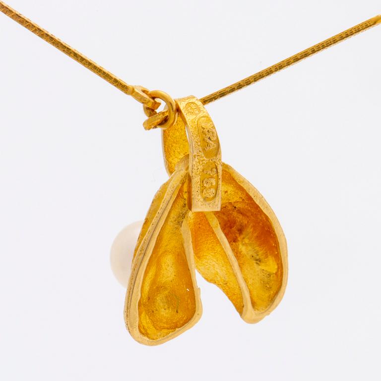 LAPPONIA hänge med kedja 18K guld 1 odlad pärla ca 5 mm, längd ca 45 cm.