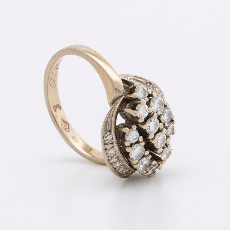 RING 18K vitguld m briljanter och diamanter 8/8 0,82 ct enligt gravyr.