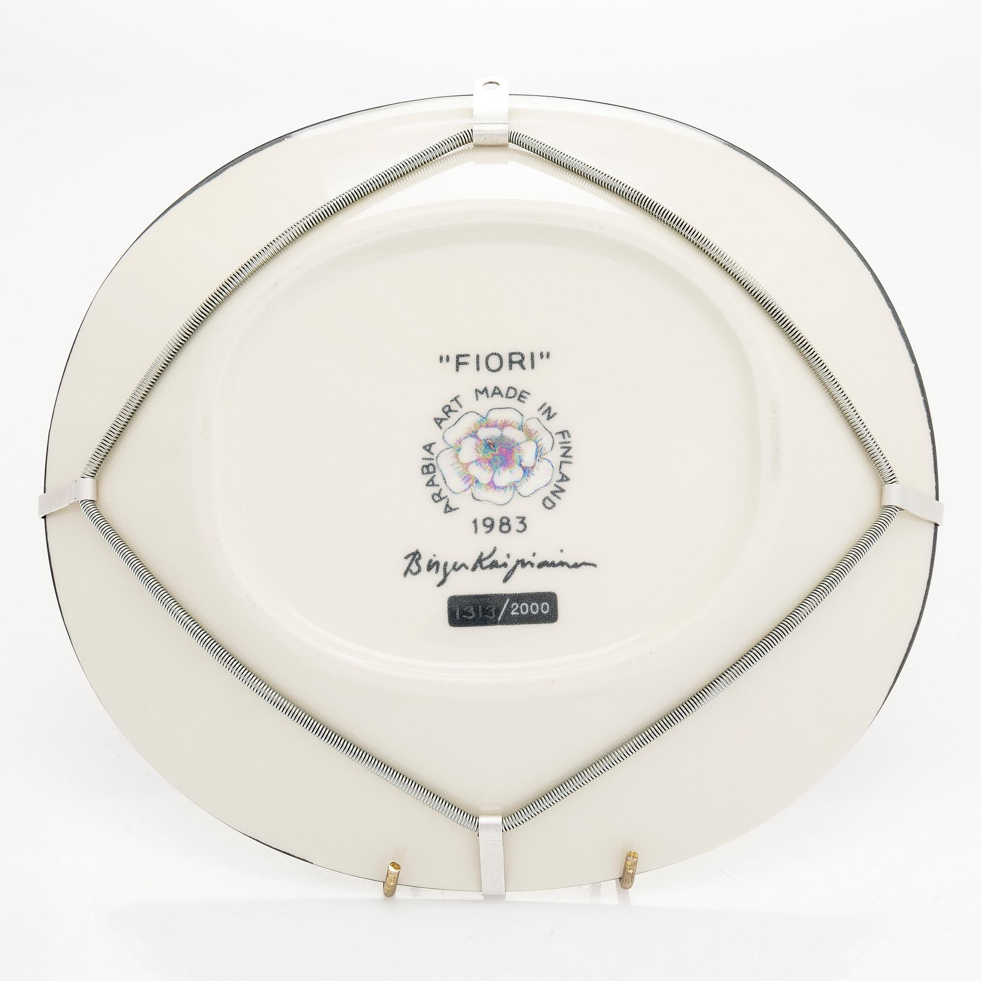 Birger Kaipiainen, vati "Fiori", keramiikkaa, leimattu Birger Kaipiainen, Arabia art made in Finland 1983, 1313/2000.