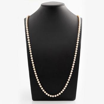 Collier odlade pärlor lås 14K guld med diamanter.