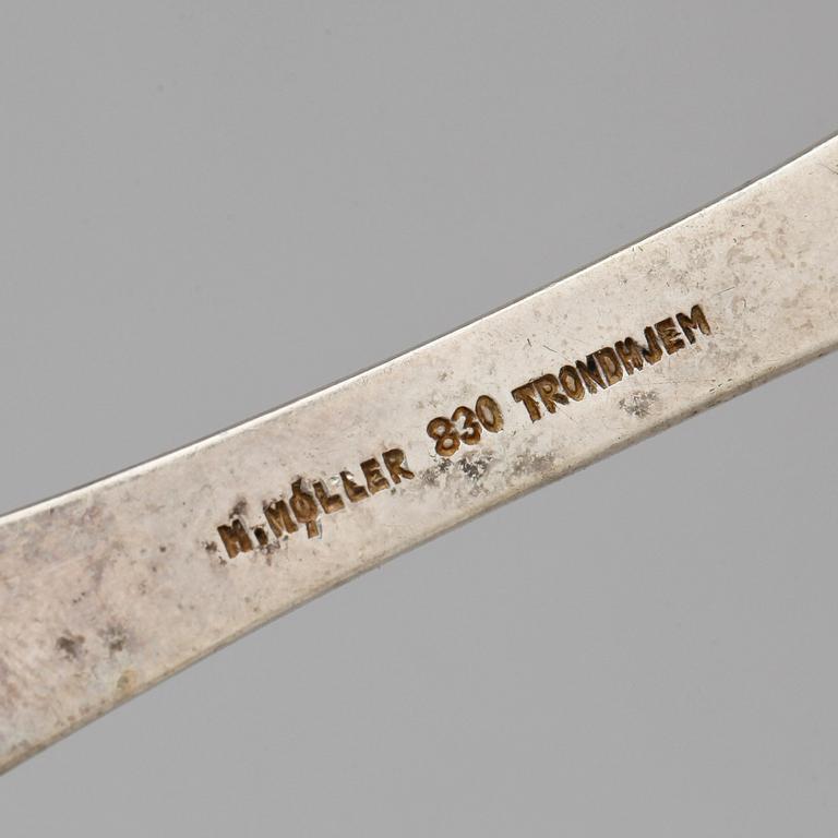 BESTICKSERVISDELAR, 50 delar, mestadels Norge, 1900-talets andra hälft. Totalvikt ca 1686 gram.
