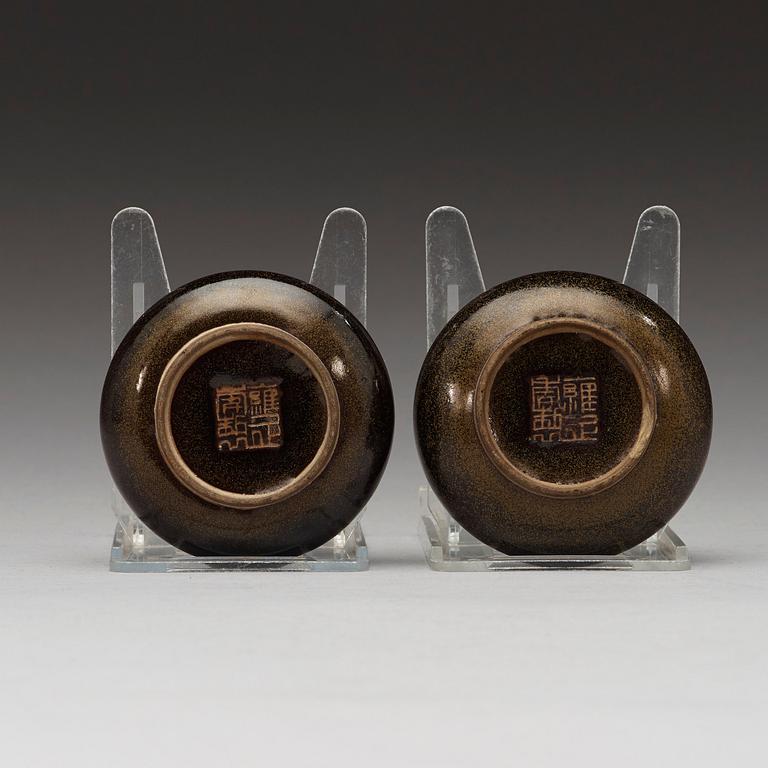 A pair of "Tea dust" brush washers, Qing dynasty 19th century. With Yongzhengs seal mark.