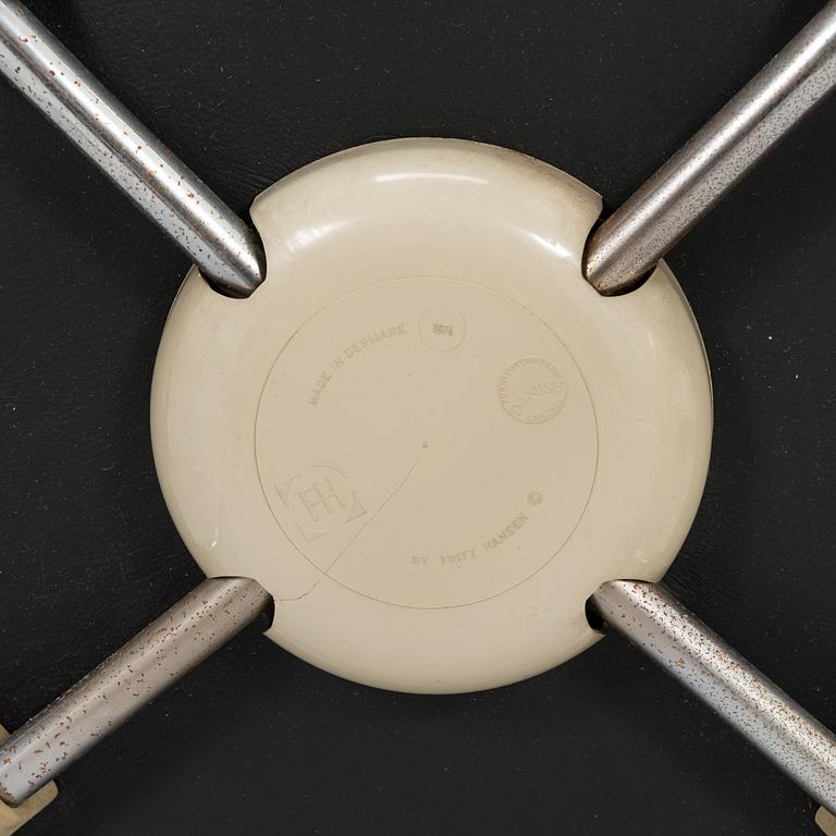 ARNE JACOBSEN, TUOLEJA, 2 kpl, "Sjuan", Friz Hansen, 1900-luvun loppupuoli.