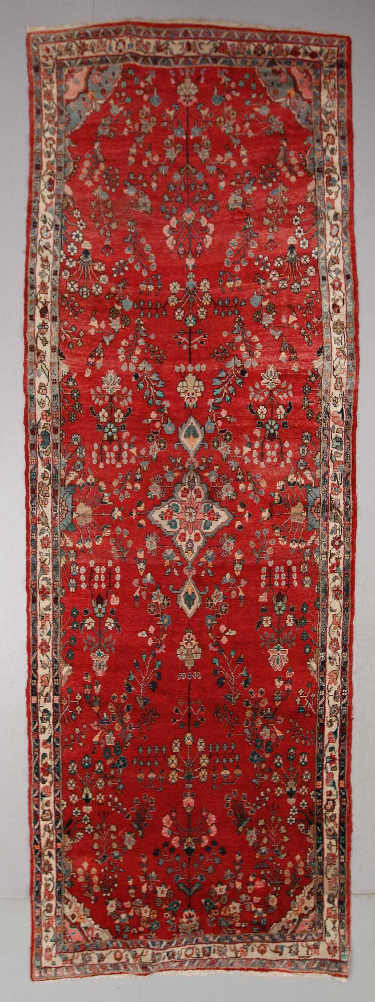 MATTA, orient, ca 453 x 156 cm.