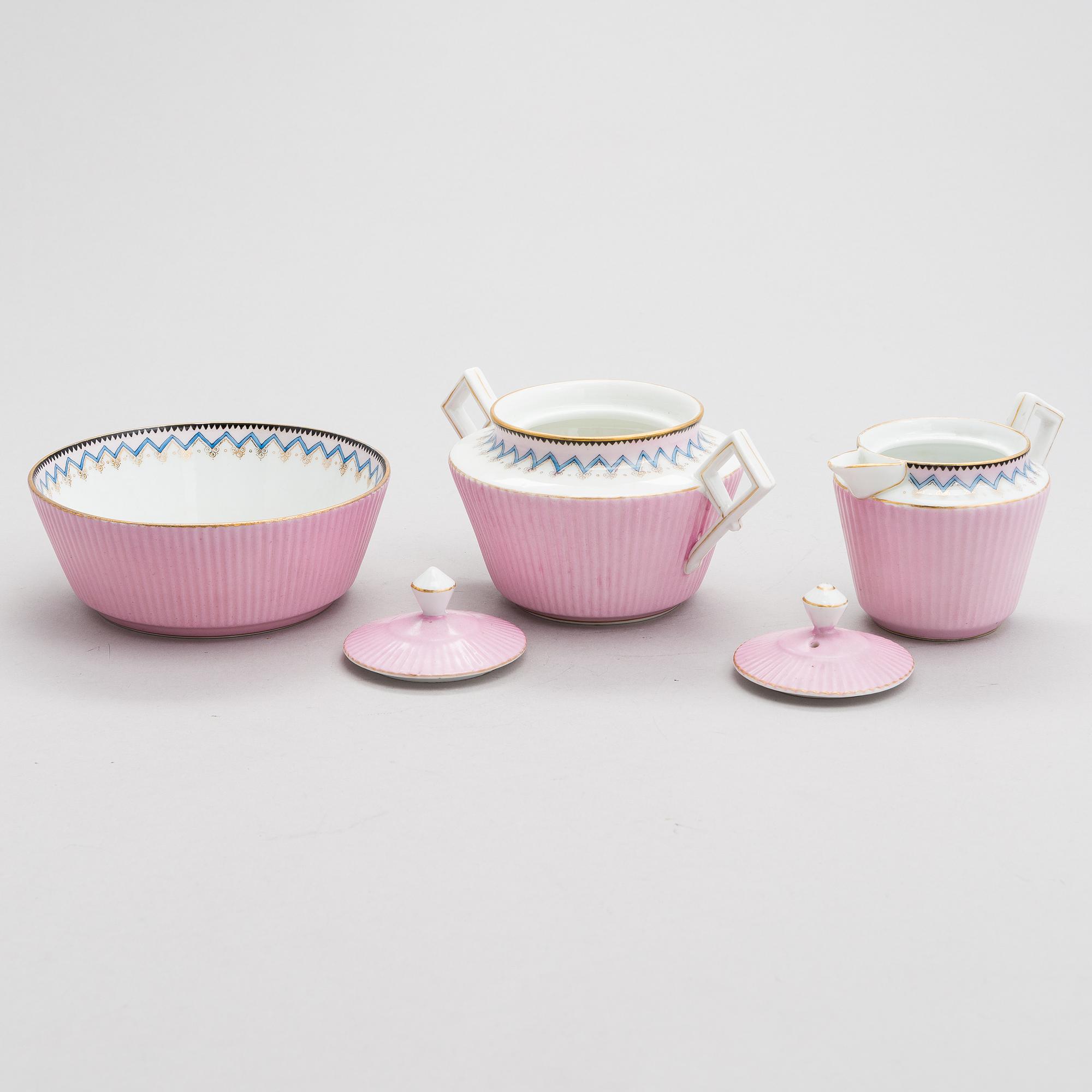 A Russian 18-piece coffee set in porcelain from M.S. Kuznetsov, manufactured in Riga, Russia 1864-1880.