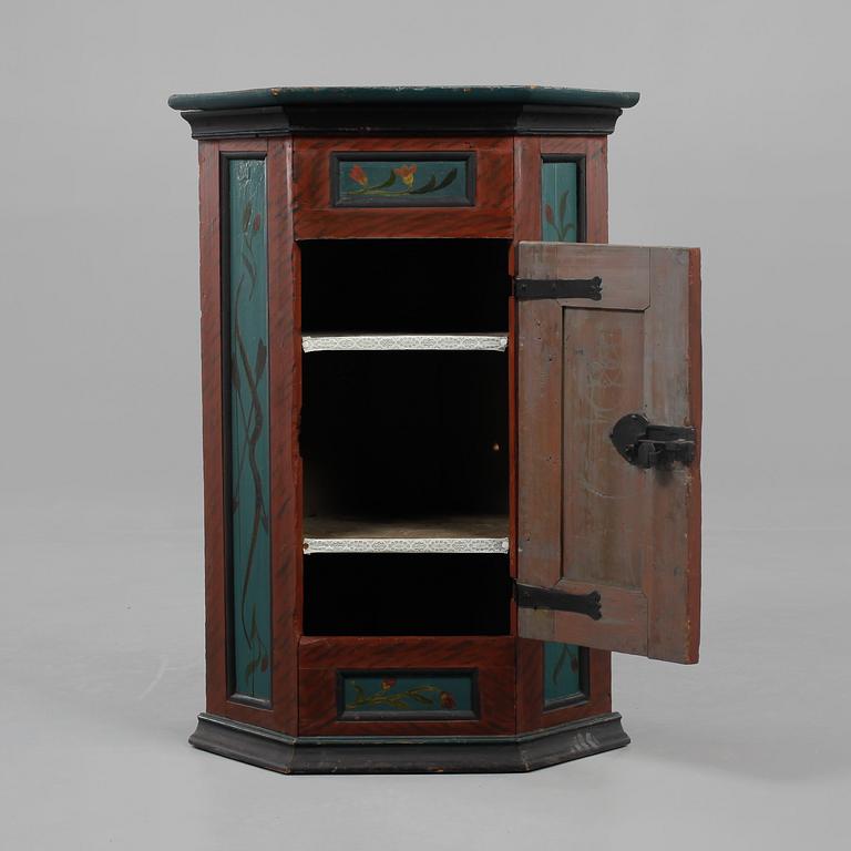 HÖRNSKÅP, 1800-tal.