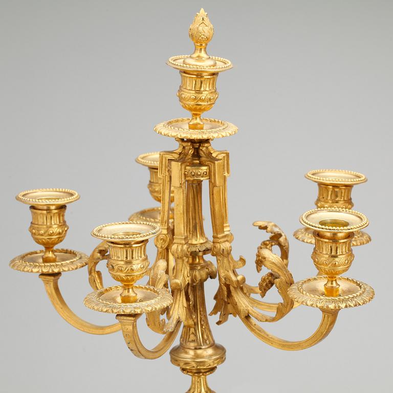 KANDELABRAR, ett par, förgylld brons, Louis XVI-stil, 1800-talets andra hälft.