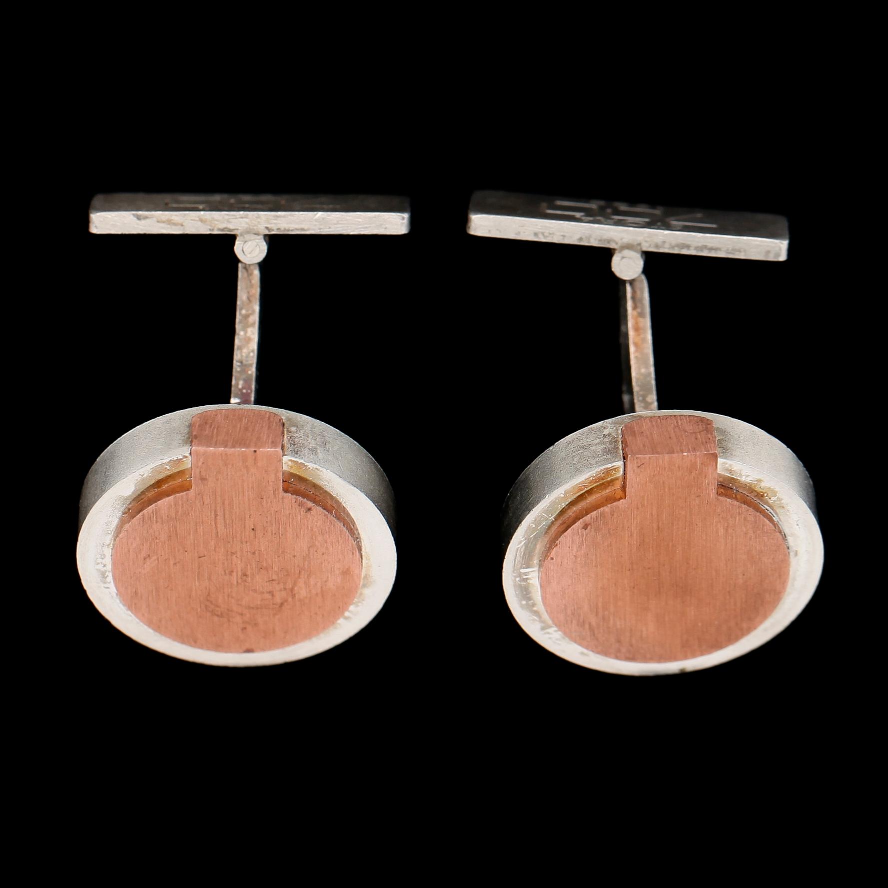 MANSCHETTKNAPPAR, 1 par, sterlingsilver och koppar, Glenn Roll för Guldvaru AB G. Dahlgren & Co, 1987. Vikt ca 27 g.