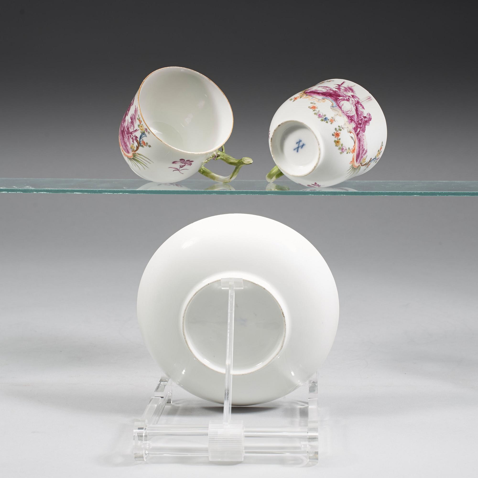 KOPPAR med FAT, porslin. Meissen, 1700-tal.
