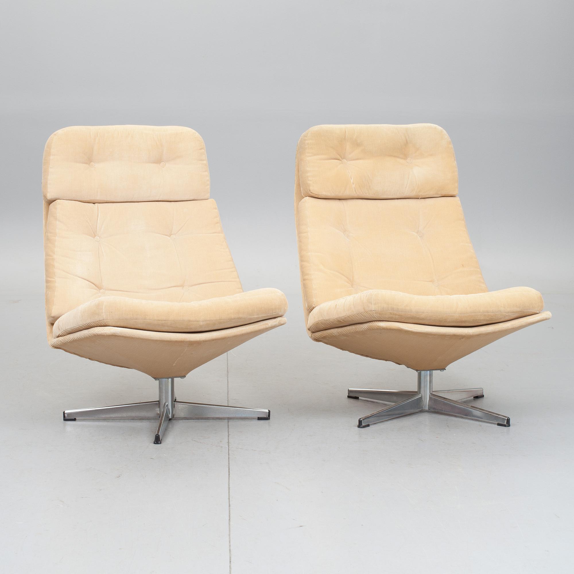 FÅTÖLJER, ett par, möjligen Dux, 1960/70-tal.