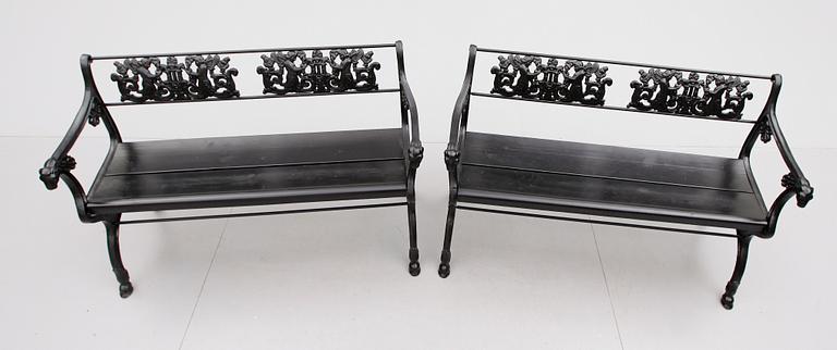 PARKSOFFOR, 1 par, gjutjärn, efter Karl Friedrich Schinkel, samtida.