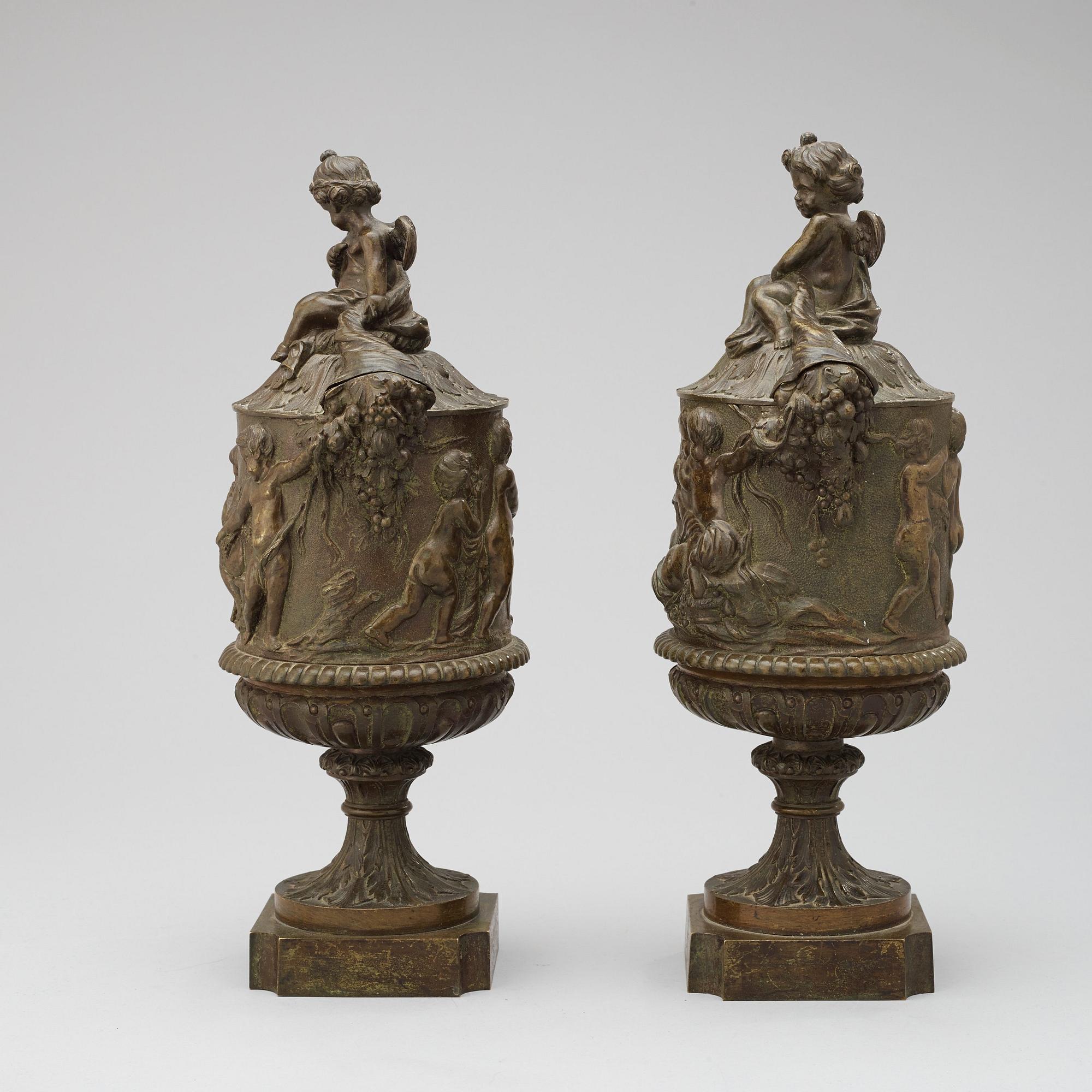 LOCKURNOR, ett par. Louis XVI-stil i Clodions art, 1800-tal.