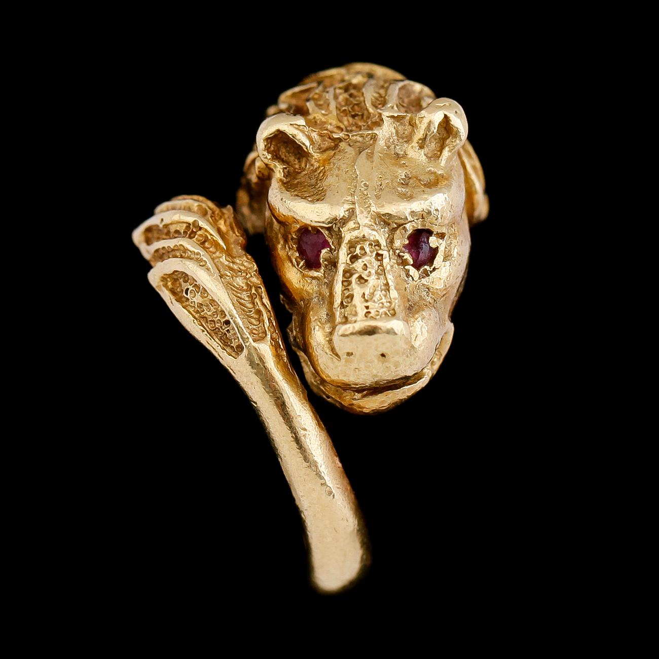 RING, 21 k guld. Vikt 12,8 g.