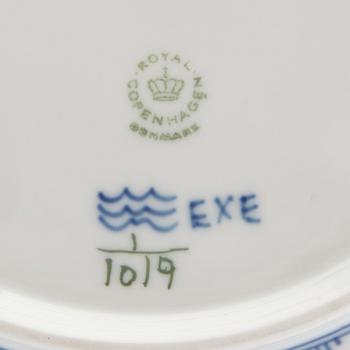 Bowl "Musselmalet helblonde" Royal Copenhagen Denmark porcelain.