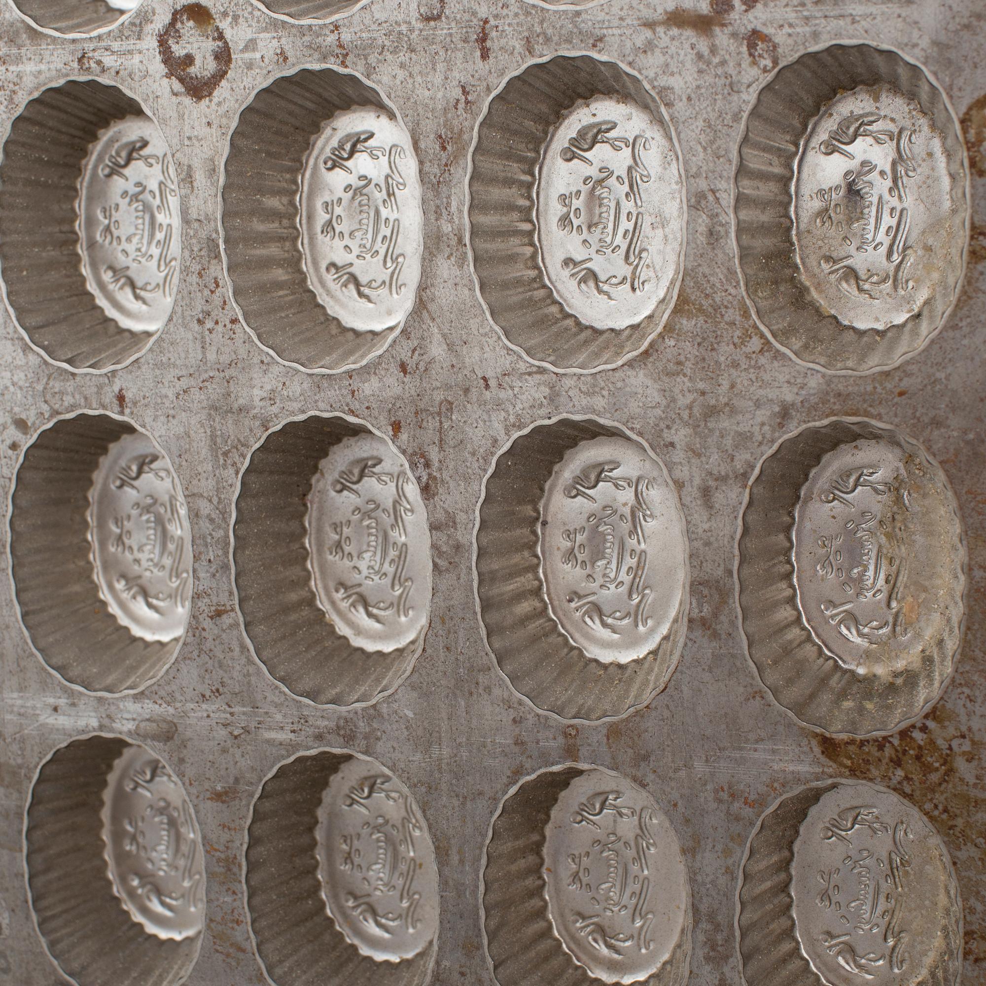 CHOKLADFORMAR, 2 stycken, 1900-talets första hälft.