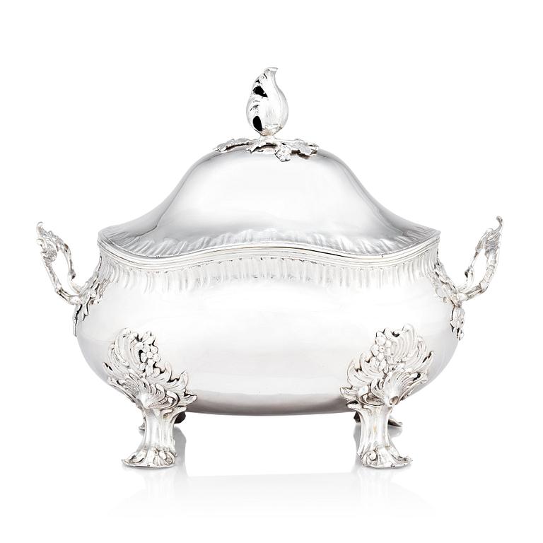 Daniel Lundgren, terrin med lock, silver (verksam Reval 1771-83). Rokoko.
