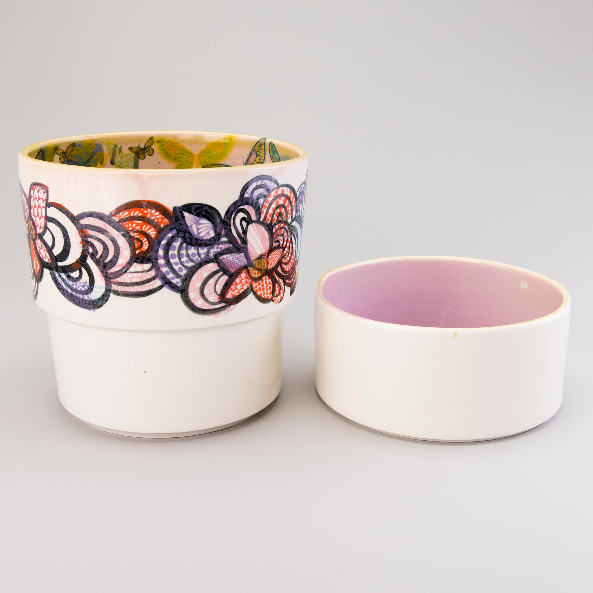 HEINI RIITAHUHTA, ytterfoder/blomkruka, porslin, "Butterfly", signerad Heini Riitahuhta 2016.