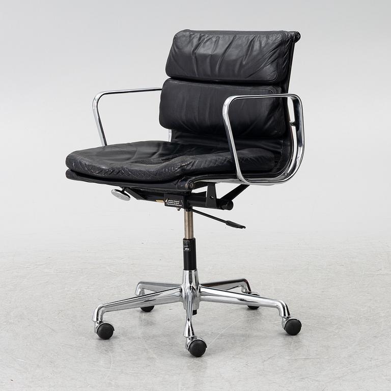 Charles & Ray Eames, a "Soft Pad" swiveling desk chair model EA217, Vitra.
