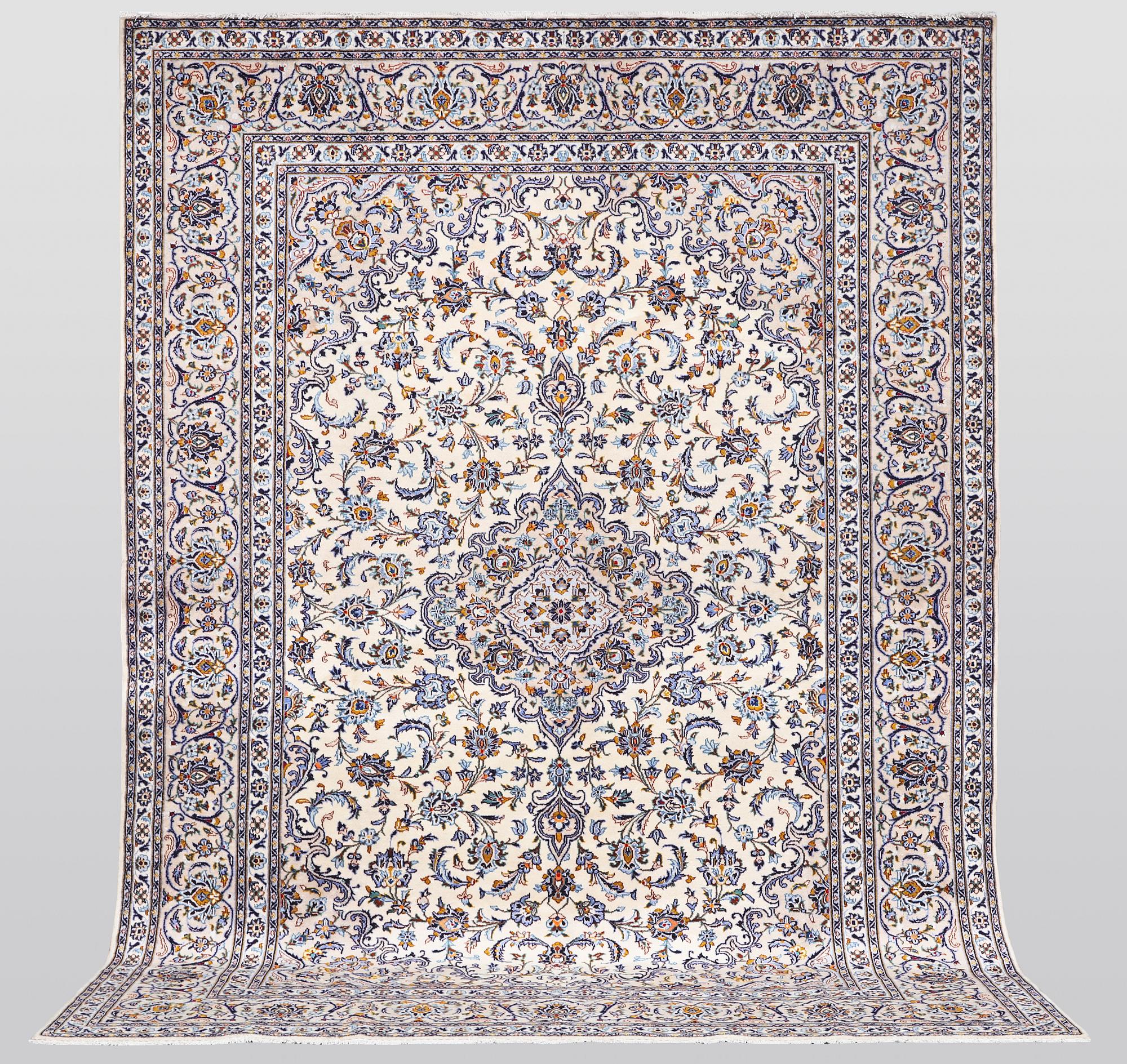 Matta, Keshan, ca 390 x 290 cm.