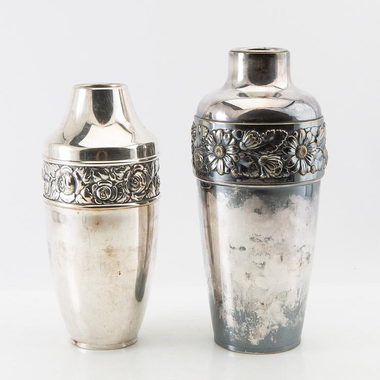 Vaser 2 st nysilver 1900-talets första hälft.