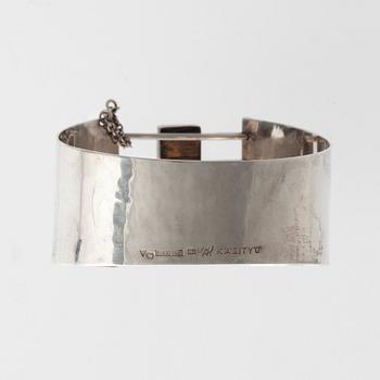 Mauno Honkanen, ARMRING, 916 silver, kalcedon A. Tillander 1962.