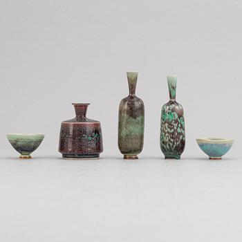 Berndt Friberg, a set of three miniature stoneware vases and two bowls, Gustavsbergs studio, mid 20th Century.