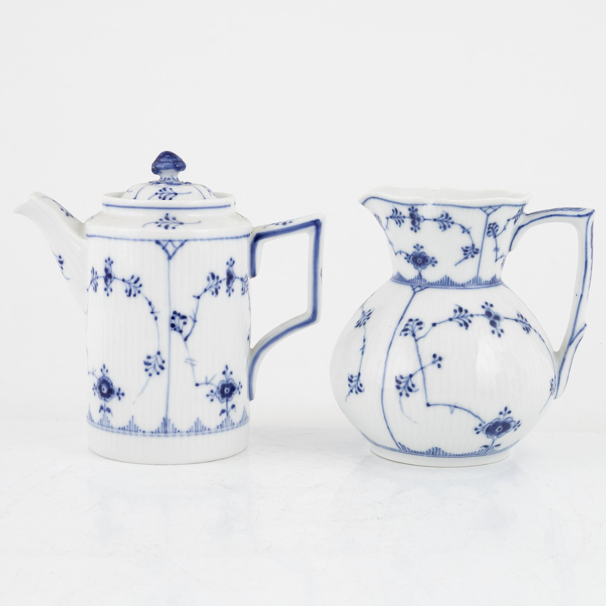 Royal Copenhagen, a 48-piece 'Musselmalet' porceain service, Denmark.