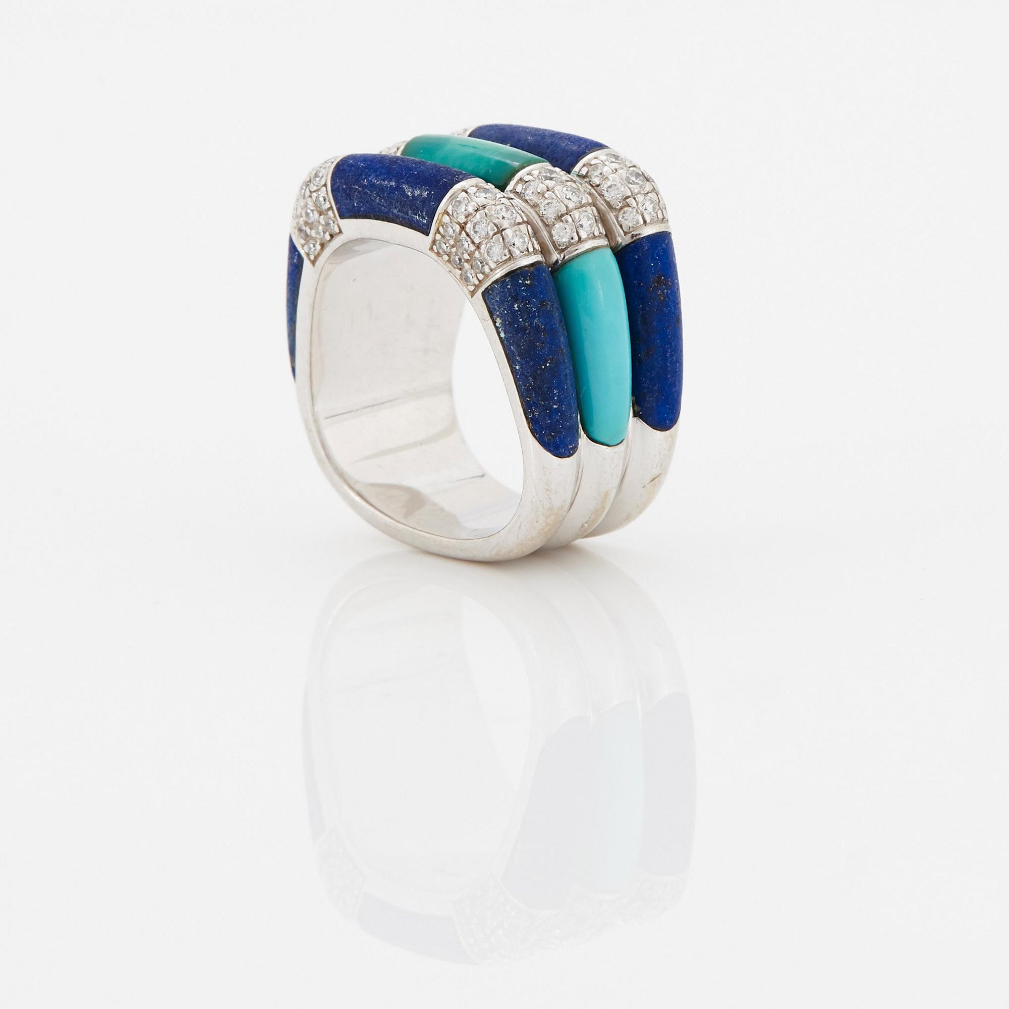 Paul Binder ring 18K vitguld med lapis lazuli, turkos samt runda briljantslipade diamanter.