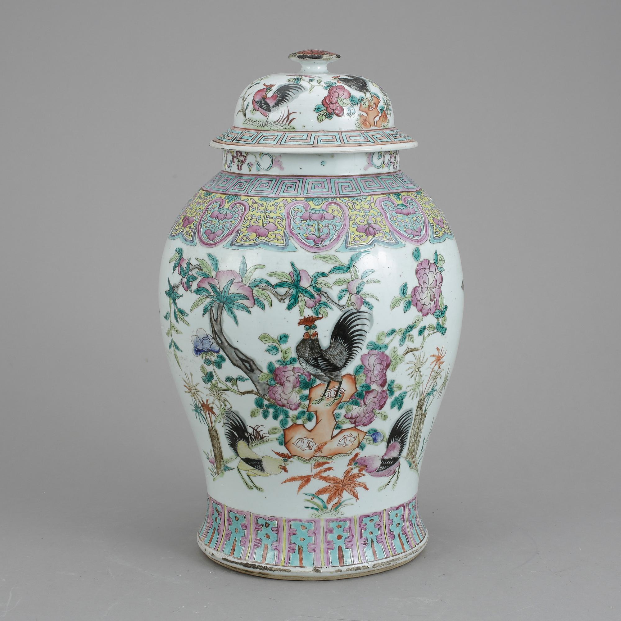 URNA med LOCK, porslin, Kina, 1800/1900-tal.