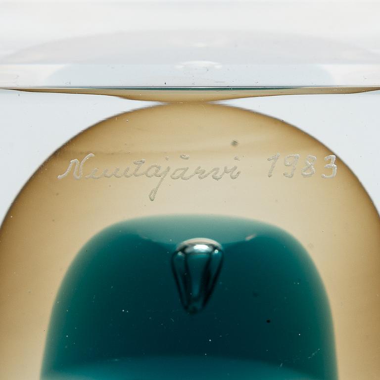 Oiva Toikka, An annual glass cube, signed Oiva Toikka 289/2000, Nuutajärvi 1983.