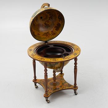 Barskåp, i form av jordglob, 1900-talets slut.