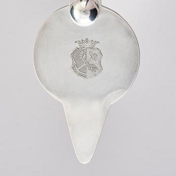 C.G. Hallberg, kaffekanna, silver, Stockholm 1900.