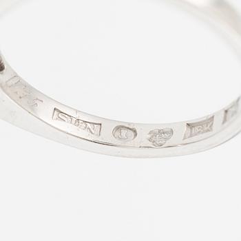 Ring 18K vitguld med två morganiter och briljantslipade diamanter.