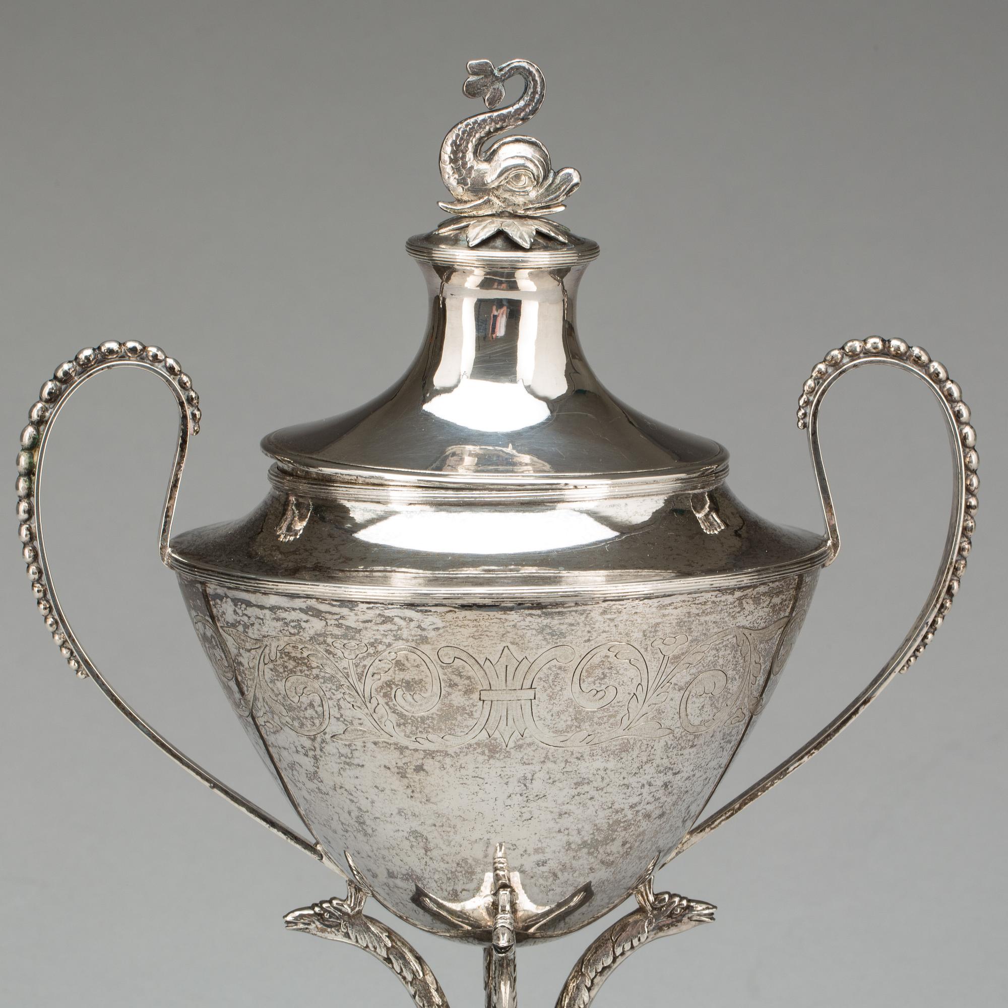 SOCKERSKÅL med LOCK, silver, empire, Erik Albrecht Körsner, Falun, 1818. Vikt 580 g.