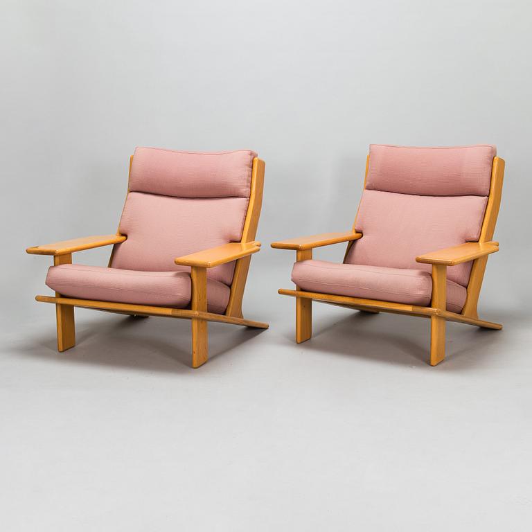 Esko Pajamies, fåtöljer, ett par  "Pele", tillverkare Lepofinn 1970-tal.