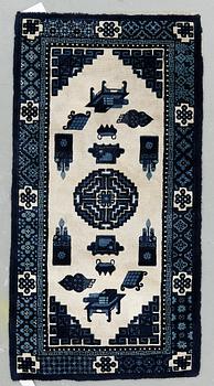 MATTA, semiantik Baotou. Ca 144x74 cm.